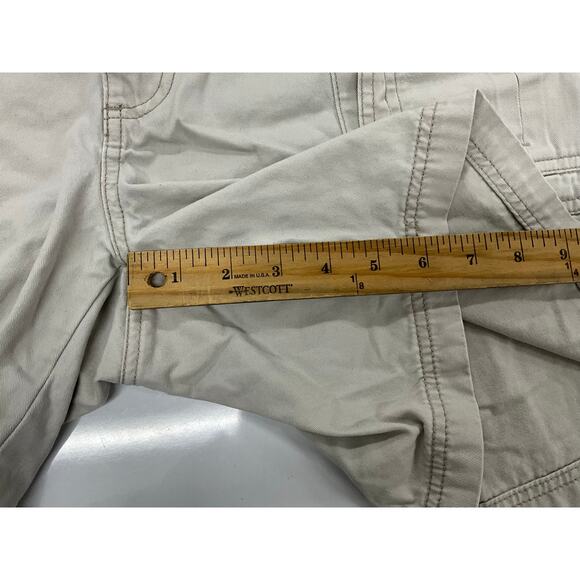 St. John's Bay Men's Cargo Shorts Size 44 Beige 6.5" Inseam 6 Pocket - Picture 9 of 9